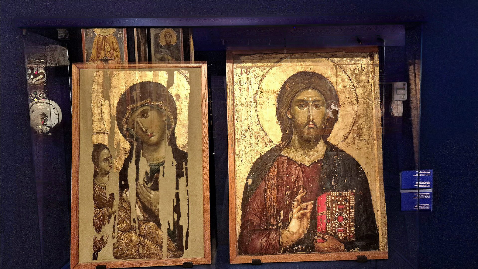 Ikona Hrista Pantokratora, XII vek; ikona Bogorodice Odigitrije XII vek; riznica manastira Hilandar